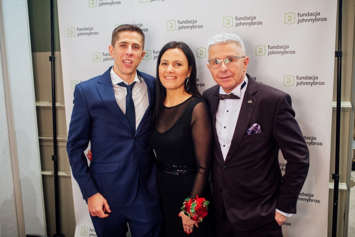 Julian Pawlukiewicz, założyciel Fundacji JohnnyBros, Diamentowego Sponsora Balu, Agnieszka Paczkowska wiceprezes fh i Andrzej Kowalczys