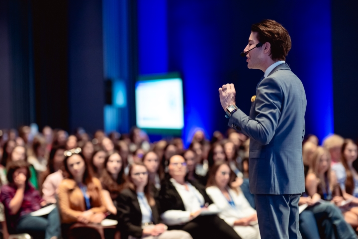 dr Andrew R. Christie-Schwarz, Global Medical Trainer w DermapenWorld