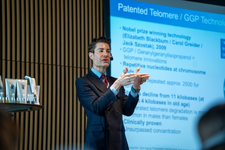 dr Andrew R. Christie-Schwarz