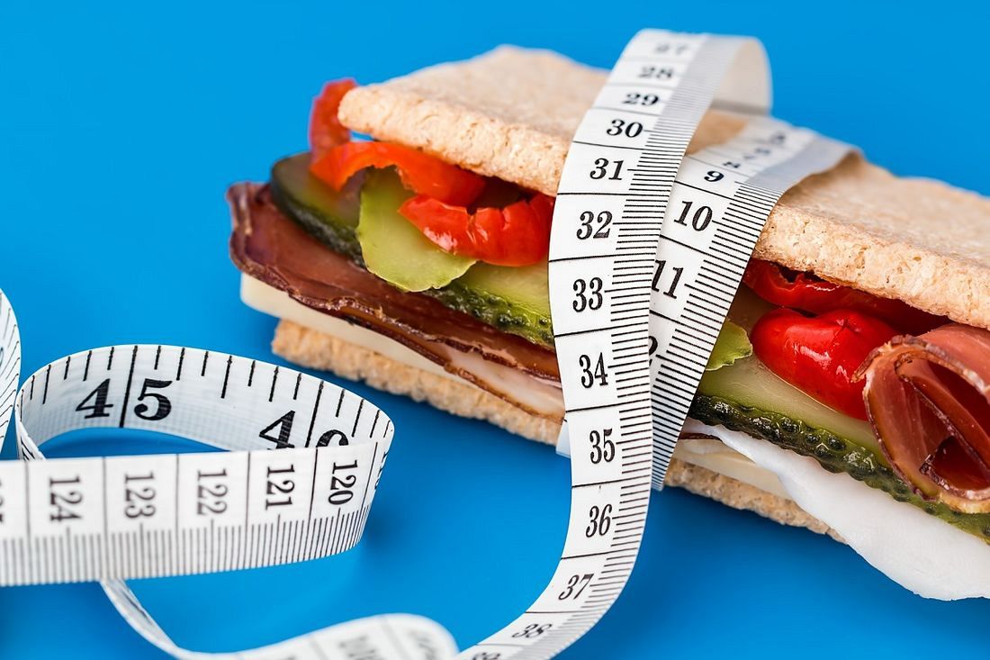 Koszmar ludzi na diecie - efekt jo-jo. Konrad Gaca wyjaśnia, jak go uniknąć 