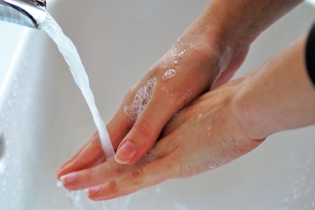 #Wideokonsultacja z dr Anną Okruszko. Jak dbać o podrażnioną skórę dłoni? Podrażniona skóra dłoni