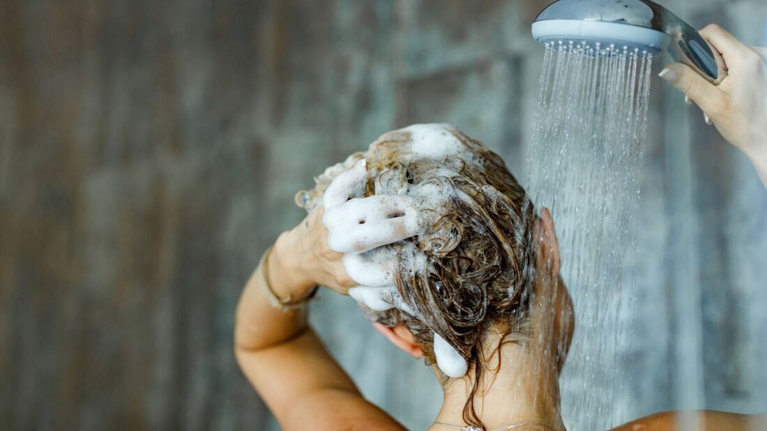 Dopasuj szampon do swoich włosów. Kompletny przewodnik 