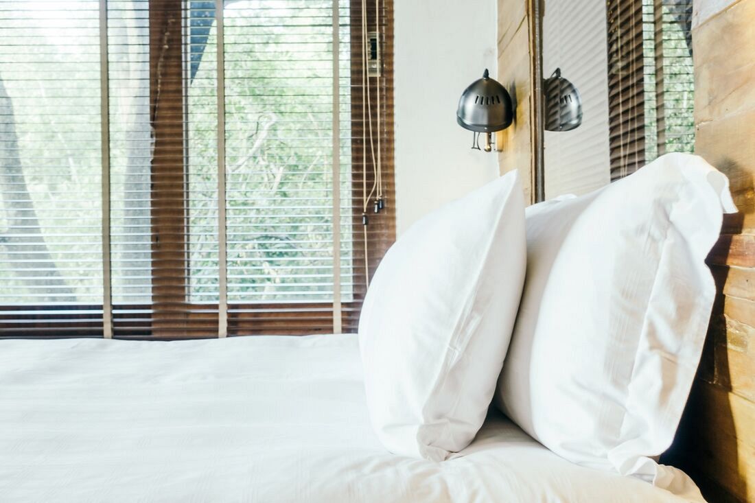Żaluzje do sypialni w duchu mindfulness: prostota i spokój w twojej przestrzeni 