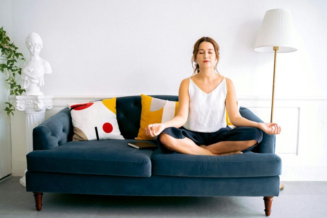 Jak wprowadzić rytuał wieczorny sprzyjający spokojnemu snu?