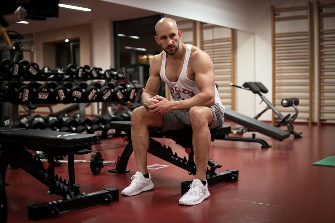 Tania ławka treningowa to oszczędność? Sprawdzamy, gdzie producenci tną koszty 