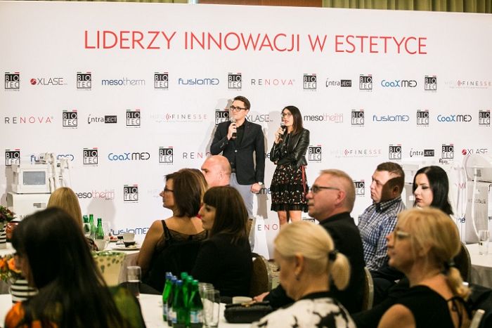 7 urodziny Biotec Lasers Polsk, Silvia Peruzzo - export manager Biotec Italia w czasie prezentacji „Migawki z 7 lat współpracy”, Marcin Antosiak – Biotec Lasers Polska