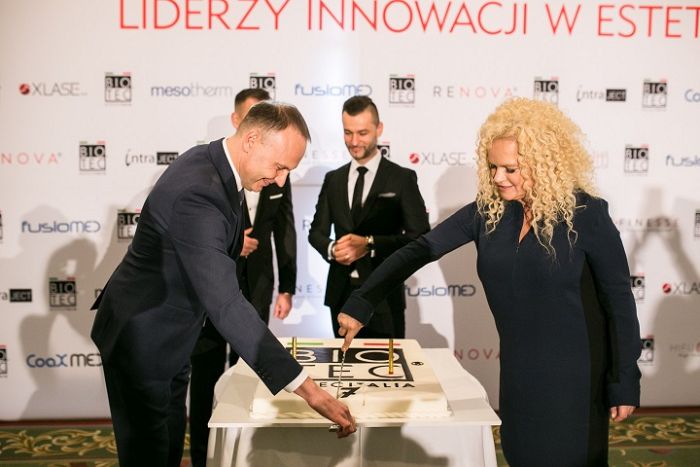 7 urodziny Biotec Lasers Polska (od lewej): Marcin Łyjak - prezes Biotec Lasers Polska, Janusz Olewiński - wiceprezes Biotec Lasers Polska, Katarzyna Figura – ambasadorka marki Biotec 