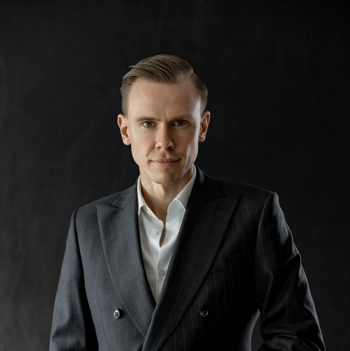 Mateusz Koziej, 35-letni lekarz, najmłodszy specjalista chirurgii plastycznej w Polsce z tytułem profesora