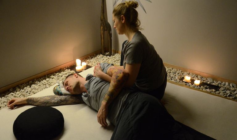 Shiatsu - sztuka głęboko relaksującego masażu prosto z Japonii