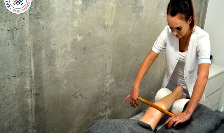 Test masażu: Sesja relaksacyjna z użyciem pałeczki bambusowej