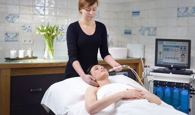 Zabieg Hydrafacial, czyli głębokie oczyszczenie skóry