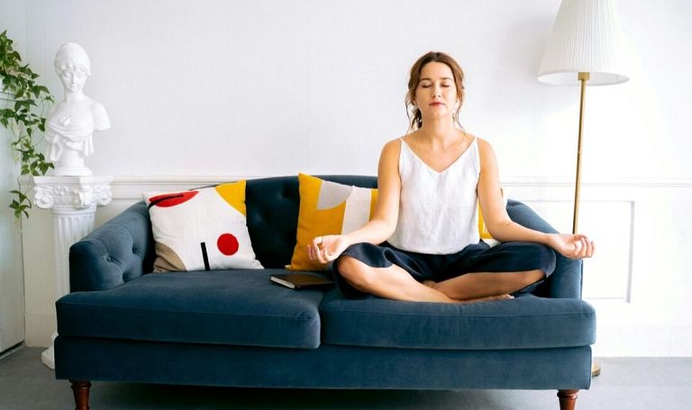 Jak wprowadzić rytuał wieczorny sprzyjający spokojnemu snu?