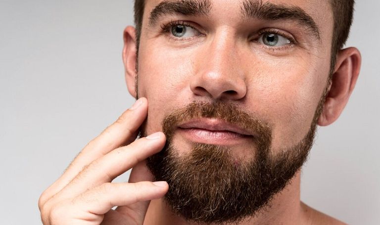 Zimowa pielęgnacja brody – jak chronić skórę i włosy przed chłodem?