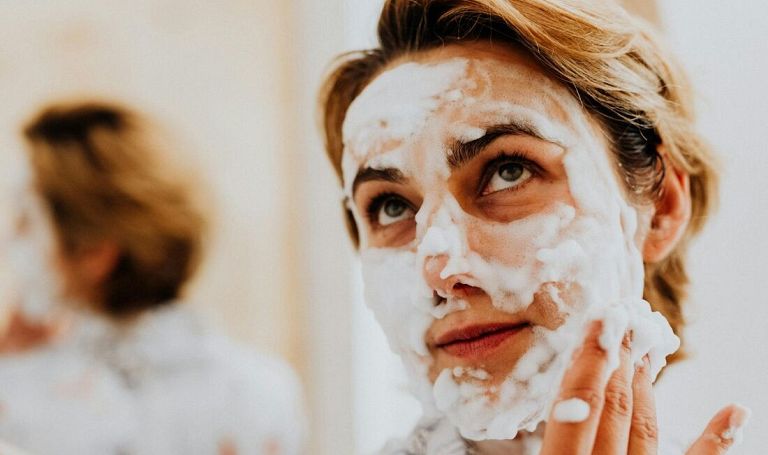 Pielęgnacja cery pod makijaż – najważniejsze kroki
