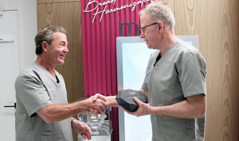 Harmonizacja piersi MIA Femtech™ w Timeless Chirurgia Plastyczna w Warszawie