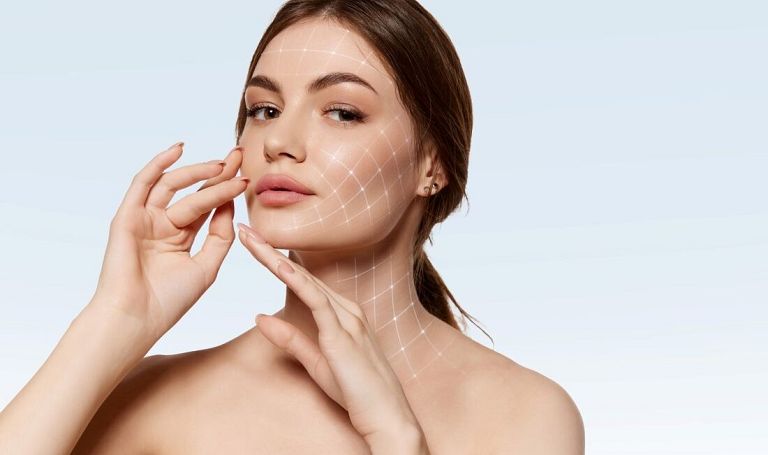 Kobieta z piękną twarzą