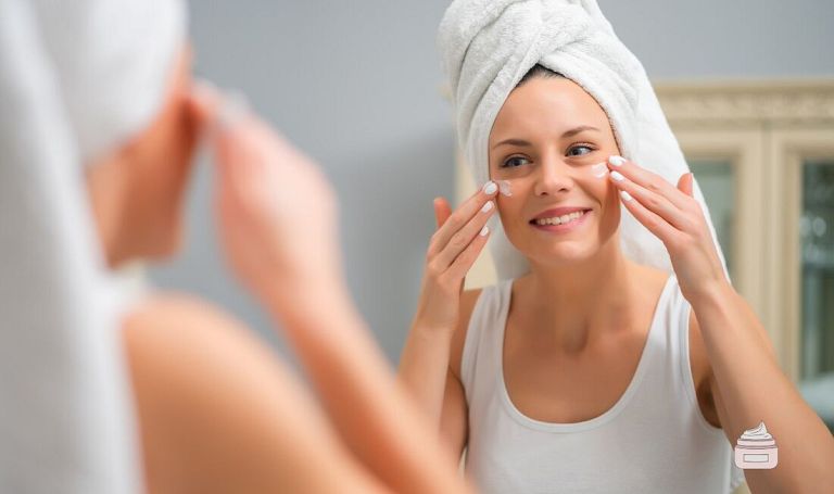 Stosowanie minimalnej ilości kosmetyków, skinminimalizm w praktyce