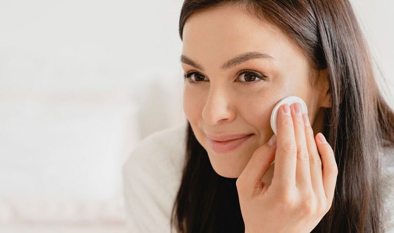 Jak stworzyć nieskazitelną cerę przy użyciu kilku prostych trików?