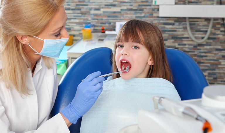 Lakowanie zębów, czyli skuteczna ochrona przed próchnicą