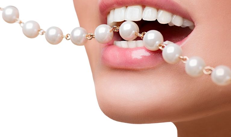Biżuteria nazębna - dla pięknych i zadbanych zębów! 
