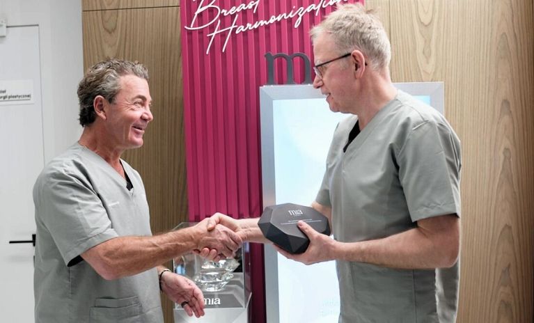 Harmonizacja piersi MIA Femtech™ w Timeless Chirurgia Plastyczna w Warszawie