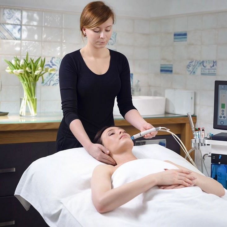 Zabieg Hydrafacial, czyli głębokie oczyszczenie skóry