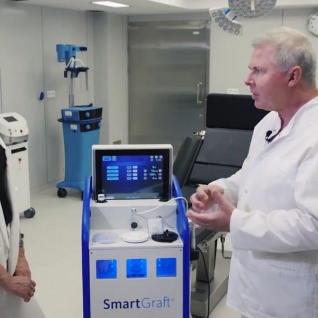 Przeszczep włosów nowoczesnym urządzeniem Smart Graft - na czym polega zabieg, jakie efekty daje? Oglądaj wideo!