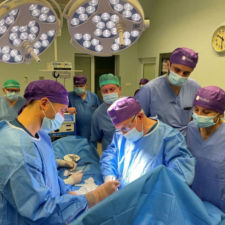 Chirurgia piersi z użyciem implantów Motiva - relacja wideo z sali operacyjnej