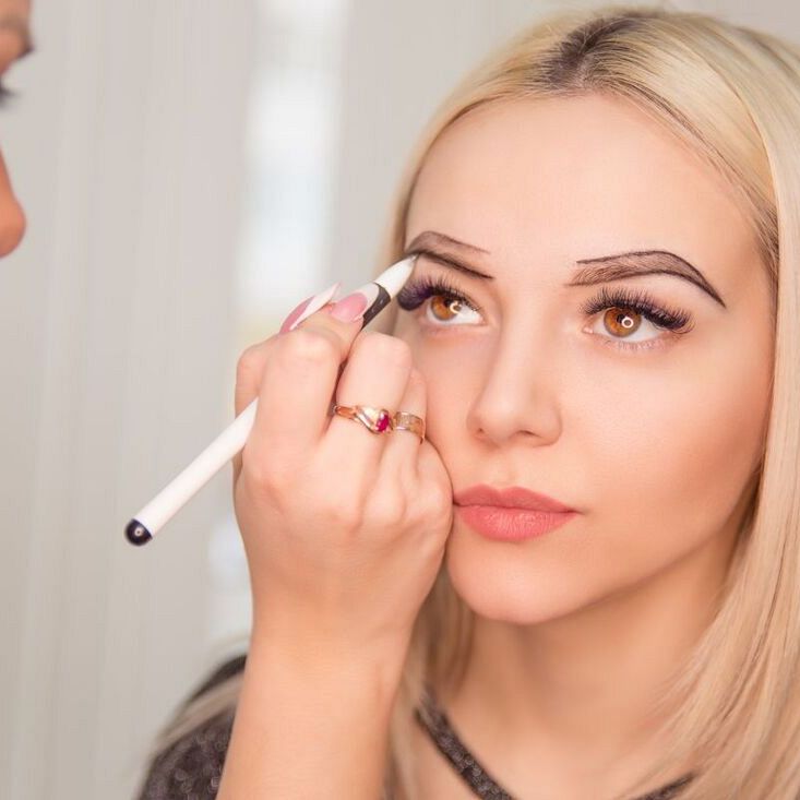 Makijaż pisakiem, microblading