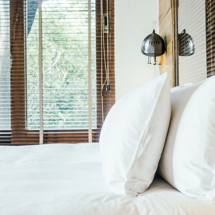 Żaluzje do sypialni w duchu mindfulness: prostota i spokój w twojej przestrzeni