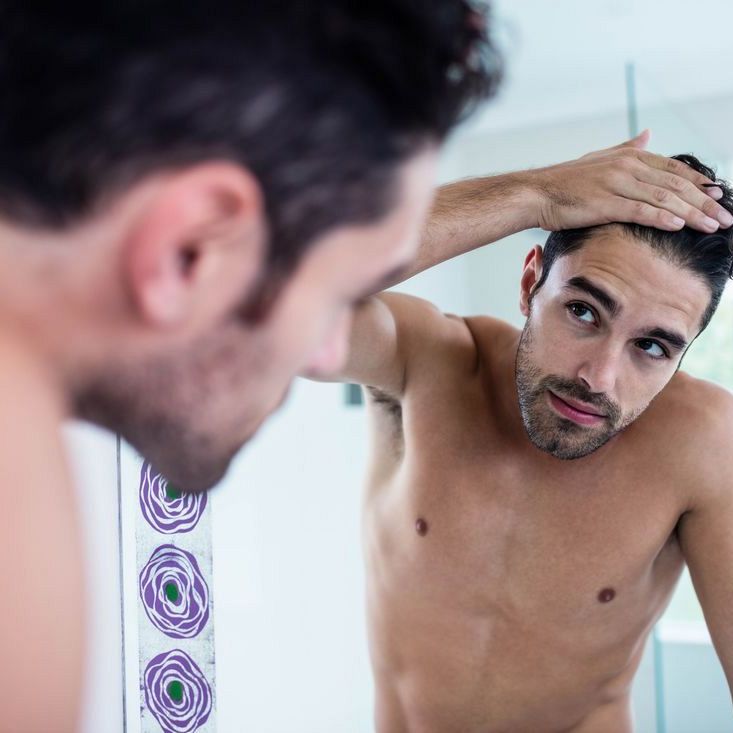 Dlaczego mężczyźni łysieją? Wywiad z trychologiem Krzysztofem Gohrą